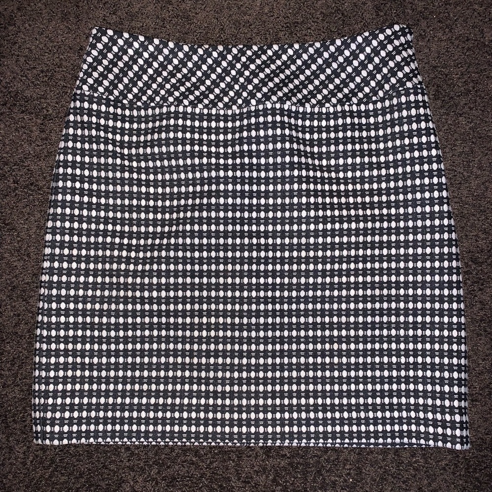 LOFT Black and White Geometric Pencil Skirt